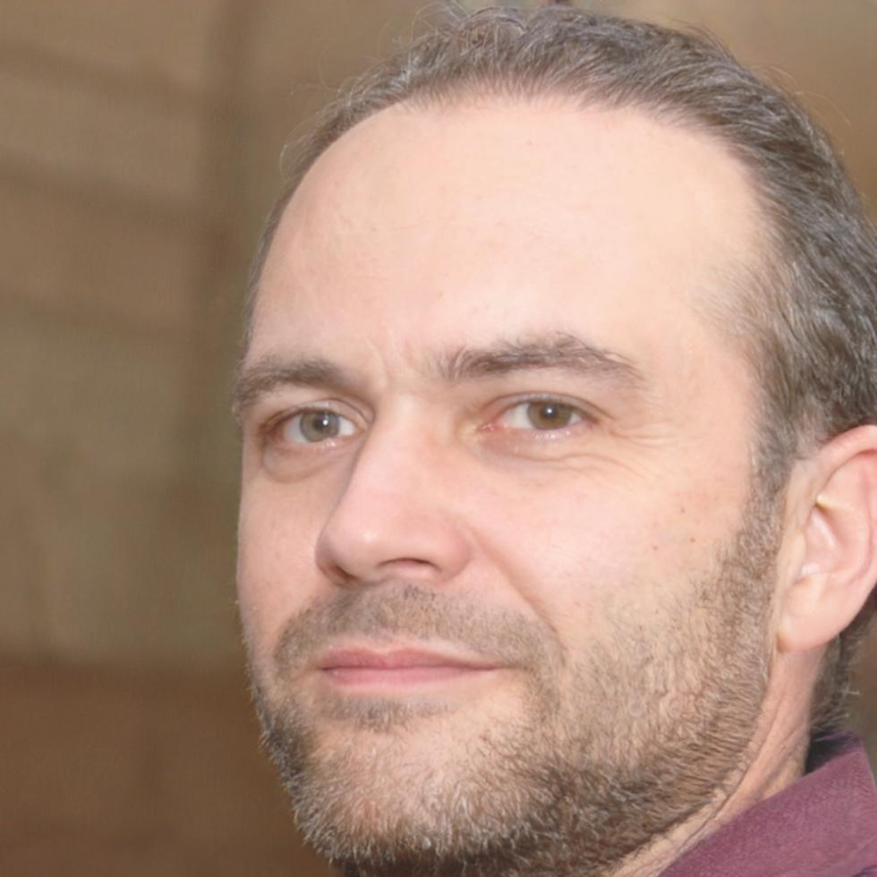 Carlos Mendoza, instructor especialista en finanzas personales